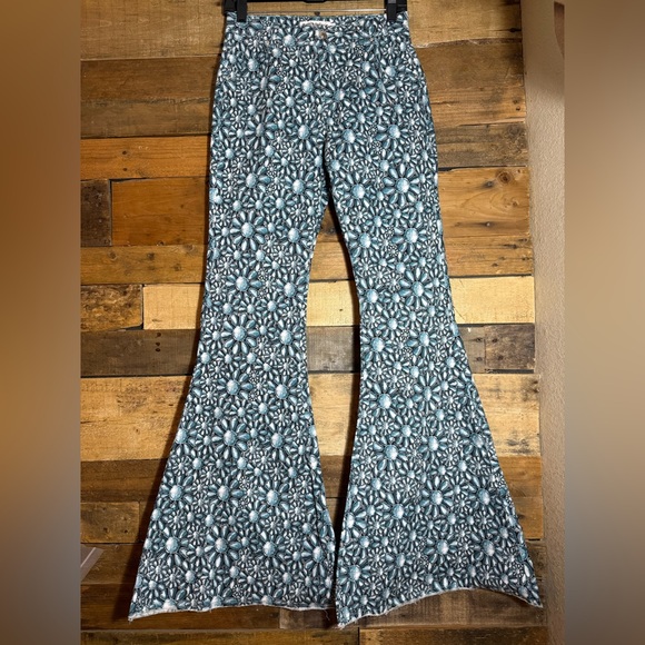 Ranch Dress’N Denim - RANCH DRESS'N WOMEN'S SQUASH BLOSSOM PRINT SUPER FLARE JEANS size‎ 4